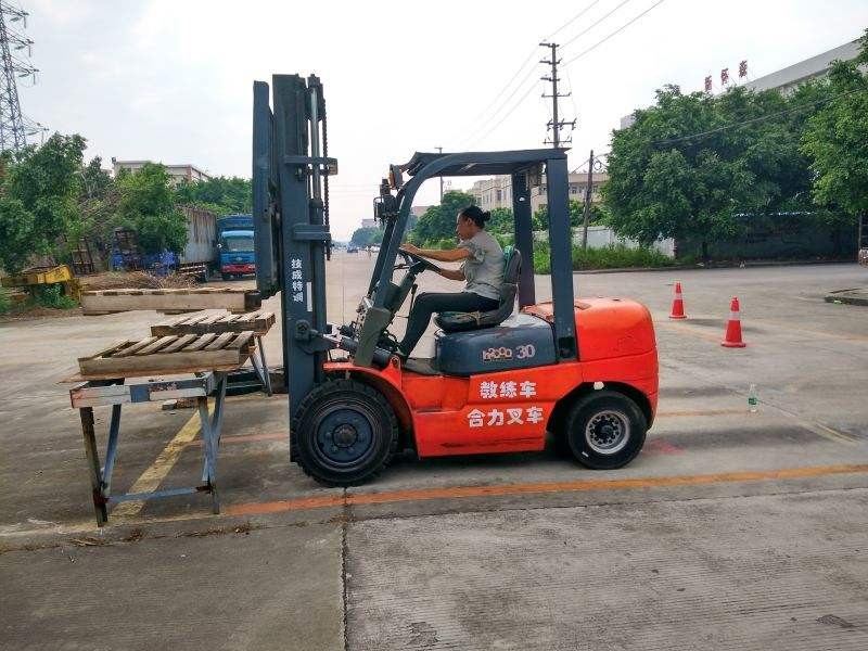 中環(huán)學(xué)校 焊工培訓(xùn)畢業(yè)照